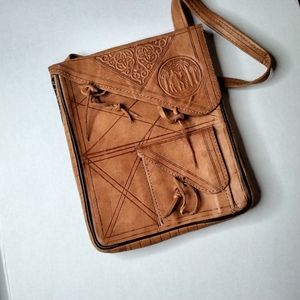 Vintage Camel Brown Detailed Hand Tooled Embossed Leather Crossbody Handbag